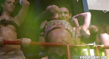 স্বর্ণকেশী স্টপে অর্থের জন্য সেক্স টয়লেট সেক্স ভিডিও করতে রাজি হয়েছিল