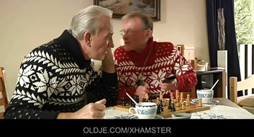 শ্যামাঙ্গিনী বড় পাছার সাথে মুখের মধ্যে একটি গুদ এবং বাঁড়া মুখে বাংলা গ্রামের সেক্স ভিডিও নিয়ে চোদন