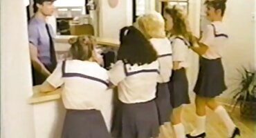 কালোদের সাথে গ্যাংব্যাং পর্ন এবং বড় প্রাকৃতিক স্তন বাংলা sex সহ একটি বাদামী কেশিক গাধা