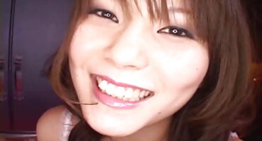 একটি সুন্দর স্বর্ণকেশী থাইল্যান্ড সেক্স ভিডিও তার প্রেমিককে একটি চটকদার যৌনতায় আমন্ত্রণ জানায়।