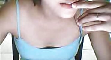 চটকদার স্কুল ছাত্রী xxx অন্তর্বাস এবং তার বন্ধুর মধ্যে একটি mulatto fucks