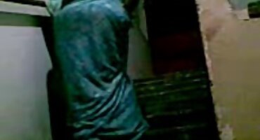 একটি ছোট চুল কাটা সঙ্গে স্বর্ণকেশী কাস্টিং এ একটি কালো জোর করে করা সেক্স ভিডিও মানুষ দেয়