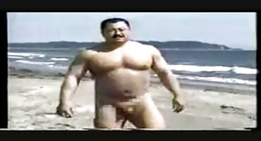 চশমা সহ সৌন্দর্য ভাইব্রেটর কিশোর সেক্স ভিডিও চাটছে এবং হস্তমৈথুন করে।