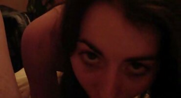 স্টকিংস মধ্যে একটি সুন্দর স্বর্ণকেশী একটি বিবাহের পোশাক তার টপ সেক্স ভিডিও বিবাহের রাতে জন্য মহড়া করা হয়