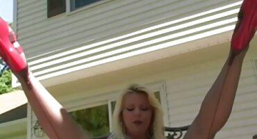 একটি কৃষ্ণাঙ্গ মহিলা একটি বিউটি সেক্স ভিডিও সৌন্দর্য প্রতিযোগিতার পরে, তার সৎ মায়ের সাথে, নিজেকে বিচারকের কাছে দিয়েছিলেন