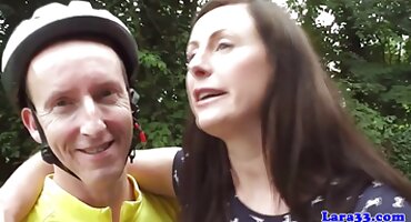 নিগ্রো একটি নতুন মুরগির সাথে ডেটিং শুরু করে এবং একটি খলিফা সেক্স ভিডিও বন্ধুর সাথে তাকে চুদেছিল।