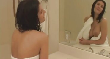 সারাহ কিউটের হুইস্কির ডাবলু সেক্স ভিডিও বাটটি বারে ভালভাবে চলে গেছে।