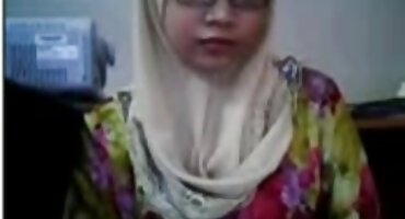 একটি ব্যস্ত মহাসড়ক জুড়ে একটি সেতুতে পায়ুপথে সেক্স ভিডিও সানি ট্যাঙ্কের উপরে স্বর্ণকেশী।