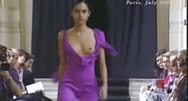 একটি রাজস্থানী সেক্স ভিডিও বন্ধু হস্তমৈথুন ধরা এবং তাকে সন্তুষ্ট করার জন্য তাড়াহুড়ো