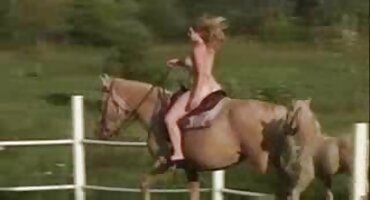 আবেগপ্রবণ BI মেয়েরা তাদের টারজান সেক্স ভিডিও সহকর্মীর সাথে অফিসে অশ্লীল তৈরি করে।