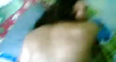 একটি ছাত্র সানিলিওন সেক ভিডিও একটি বড় শিশ্ন চুষে এবং একটি কামানো বুকে নেয়