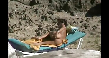 মা কালো মানুষটির জন্য অপেক্ষা করেছিলেন এবং তার ট্রিপল এক্স সেক্স ভিডিও বল্টু উপভোগ করেন