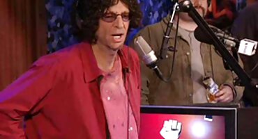 গার্ডরা একজন বন্দীর উপর পায়ূর ব্যায়াম উড়িষ্যা সেক্স ভিডিও অনুশীলন করে।