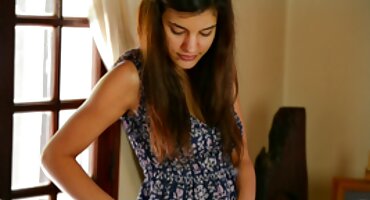 এতে অবাক হওয়ার কিছু নেই যে অ্যাশলে লেন তার সাথে একটি স্টুডেন্ট সেক্স ভিডিও বাট প্লাগ নিয়েছিলেন।