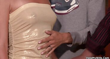 তিনি নিজের কাছে একটি মুরগি এনেছিলেন, কিন্তু একটি বন্ধুর সাথে তাকে যৌনসঙ্গম কারিনা সেক্স ভিডিও করেছিলেন।