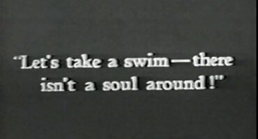 সাদা স্টকিংস পরা রাশিয়ান শ্যামাঙ্গিণী একটি বিনয়ী ছাত্রকে পায়ুপথে এবং চুনীতে প্রতারণা জবরদস্তি সেক্স ভিডিও করে।