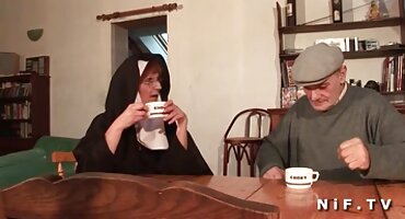 প্রাপ্তবয়স্ক মা ভাই বোনের অজাচার অশ্লীল পোড়া এবং ভাই বোন সেকস ভিডিও তাদের সঙ্গে যোগদান