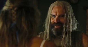 সৌনা কর্মী দম্পতিকে যৌনমিলন করতে ধরে এবং তাদের বাংলা ইমু সেক্স ভিডিও সাথে যোগ দেয়।