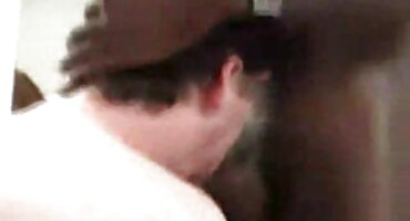 প্রশিক্ষক রোগা মেয়েটিকে জাগিয়ে তুললেন এবং তাকে বাংলা দেশী সেকস পাছায় চুদলেন