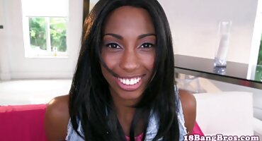 জ্বলন্ত কাশ্মীরি সেক্স ভিডিও অগ্নিকুণ্ডের কাছে এমা হিক্সের সাথে আরামদায়ক যৌনসঙ্গম।