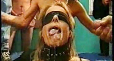 একটি ডোরাকাটা পোষাক মধ্যে রোগা মেয়ে ঢালাই এ fucked পায় বাংলা ভিডিও সেক্স