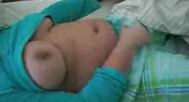 স্ত্রী তার পাছা দেখায় এবং স্বামীর সাথে অন্যের সাথে প্রতারণা বাংলাদেশি ইমু সেক্স ভিডিও করে।