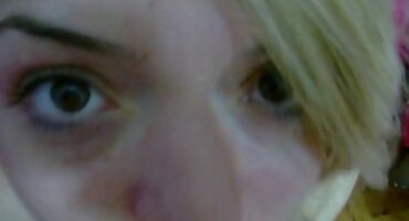 পরিপক্ক রাশিয়ান লেসবিয়ান ঘনিষ্ঠতার জন্য একজন শালীন ছাত্রকে তালাক ওওও সেক্স ভিডিও দিয়েছে।