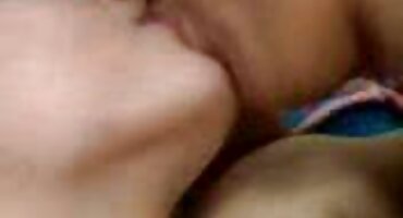 মনিব একজন ধূর্ত সানি লিওন সেক্র ভিডিও কর্মীকে জল পরিষ্কার করার জন্য নিয়ে আসে