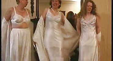 একটি কালো মানুষ একটি স্বর্ণকেশী এবং একটি বিএফ সেক্স ভিডিও কালো গার্লফ্রেন্ড একটি হোস্টেলে চাঁচা pussies fucks