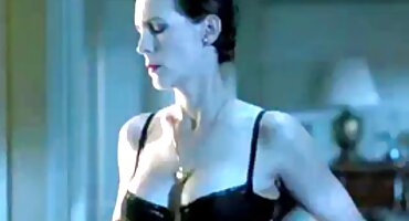 গার্লফ্রেন্ডরা ফায়ারপ্লেসের সেক্স ভিডিও ফিল্ম কাছে গরম করছে এবং লেসবিয়ান সেক্স করছে।