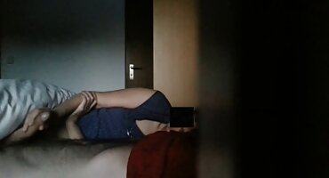 তিনটি লোকের সাথে সানি দেওয়াল সেক্স ভিডিও মজা করার জন্য ডিজাইন করা গাধা