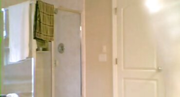 একজন মাদকাসক্ত একজন শিল্পী হওয়ার আকাঙ্ক্ষা করে এবং মলদ্বারে রং সেক্স সেক্স ভিডিও ঢেলে দেয়