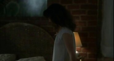 টি-শার্ট পরা একজন আবেগী স্বর্ণকেশী তার নৃশংস বন্ধুর সাথে তার কাজের মেয়ের সেক্স ভিডিও স্বামীর সাথে প্রতারণা করেছে।