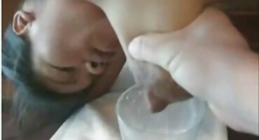 একটি পাতলা যাত্রী তার ভগ ইংলিশ সেক্স ভিডিও ওপেন আদর করতে শুরু করে এবং ট্যাক্সি ড্রাইভারকে প্রলুব্ধ করে