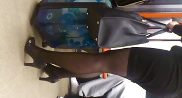 আরিয়েলা ফেরেরা দ্রুত যৌনসঙ্গম করার জন্য শুভশ্রীর সেক্স ভিডিও গুদাম পরিদর্শন করে।