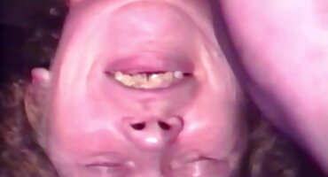 মালিশকারী একটি সুন্দর ক্লায়েন্টের জিন্সের বোতাম খুলে ফেলে এবং তার বাংলা ফোন সেক্স ভিডিও পাছায় চোদাচুদি করে।