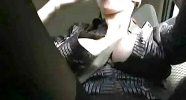 একটি পোষাক এবং মোজা মধ্যে একটি বেঙ্গলি আন্টি সেক্স ভিডিও সরু সৌন্দর্যের রসালো গুদ fucks এবং licks