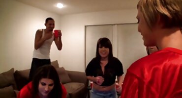 একজন কর্মচারী ভুল করলে তাকে বসকে আপন ভাই বোনের সেক্স ভিডিও চুদতে হবে।