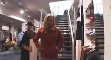 পরিণত সানাই এর সেক্স ভিডিও শ্যামাঙ্গিনী জানে না কিভাবে বিলিয়ার্ড খেলতে হয়, কিন্তু সে পেশাগতভাবে যৌনসঙ্গম করে।