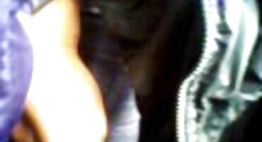 লোকটি ভগ মধ্যে দাসী fucks এবং তার সেক্স ভিডিও সেক্স সেক্স সেক্স চুষতে দেয় যাতে শিথিল না হয়